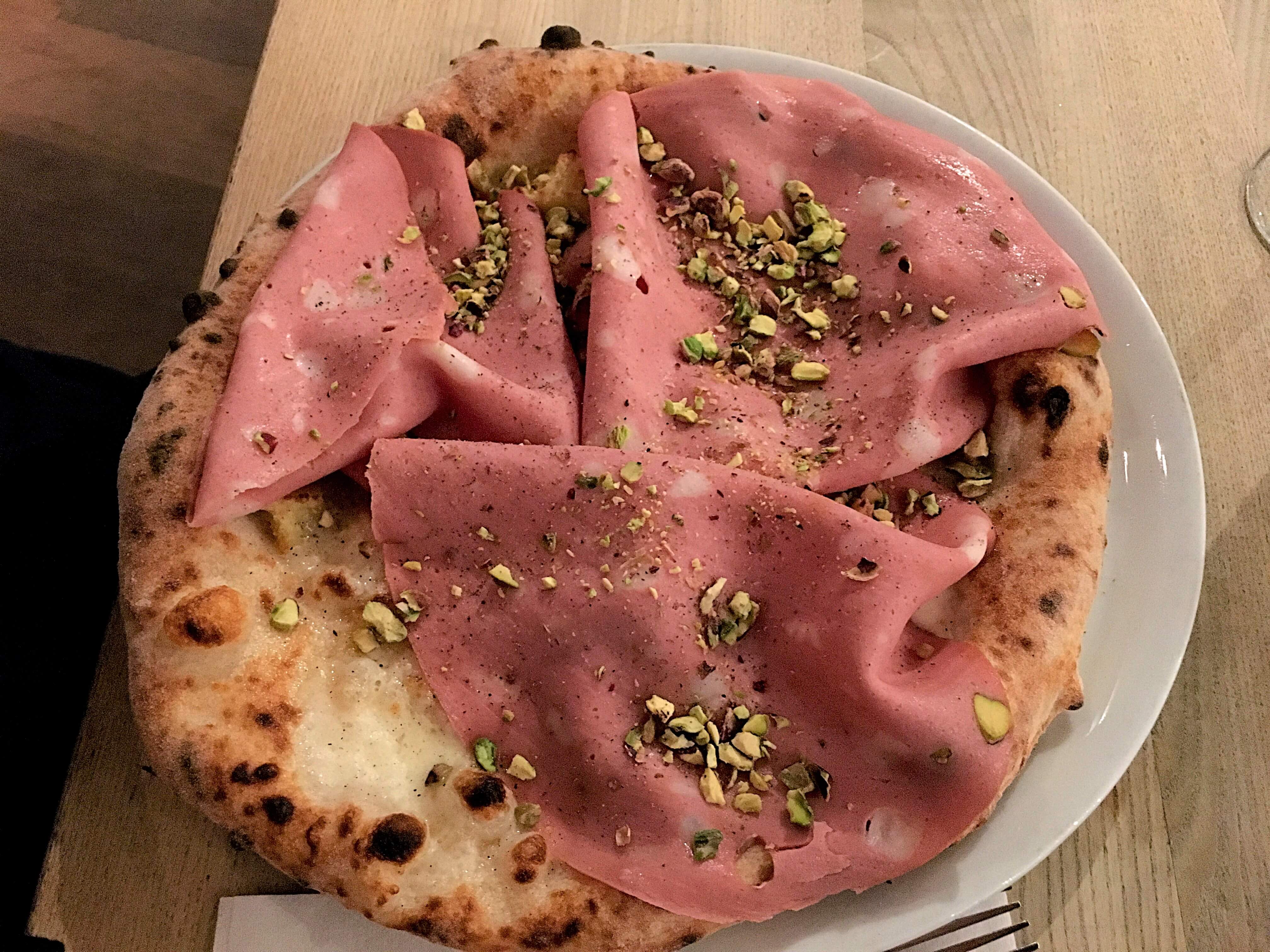 Pizza à la mortadella du Rossopomodoro à Londres