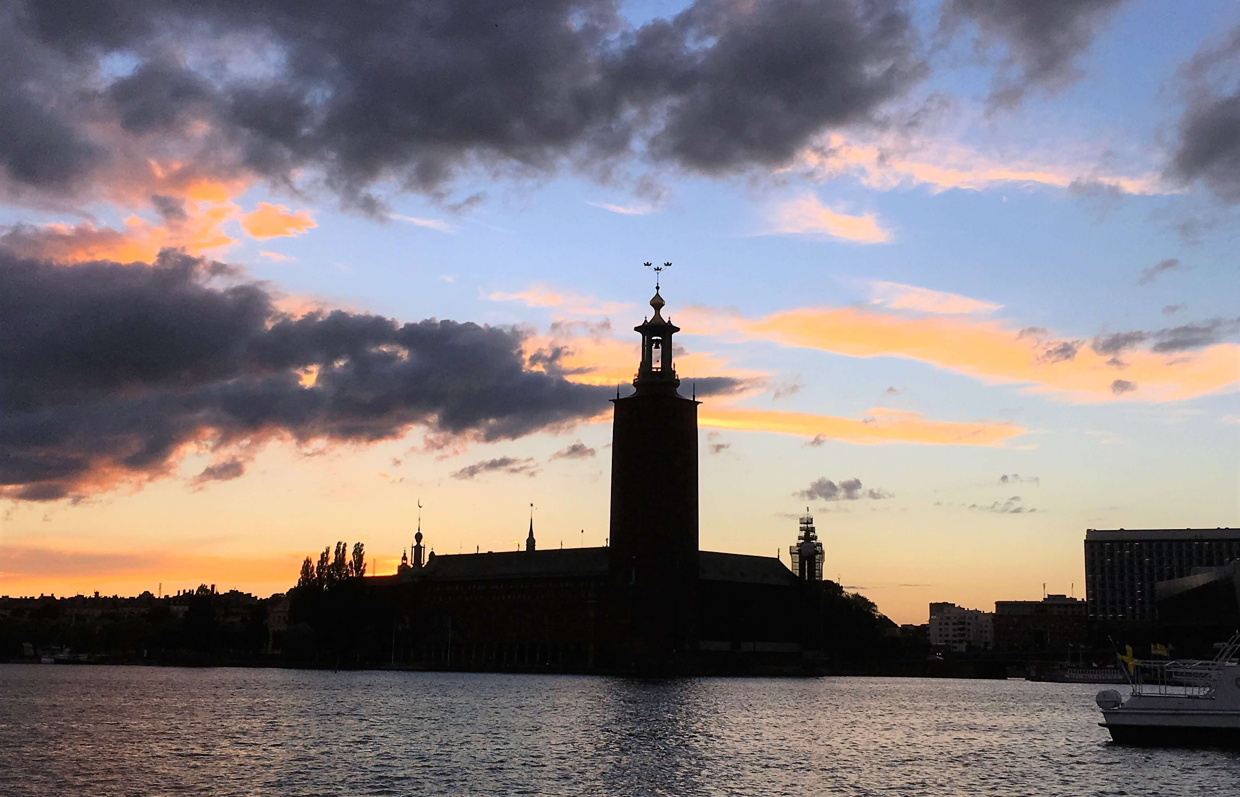 Stadshuset Hotel de ville de Stockholm au coucher du soleil