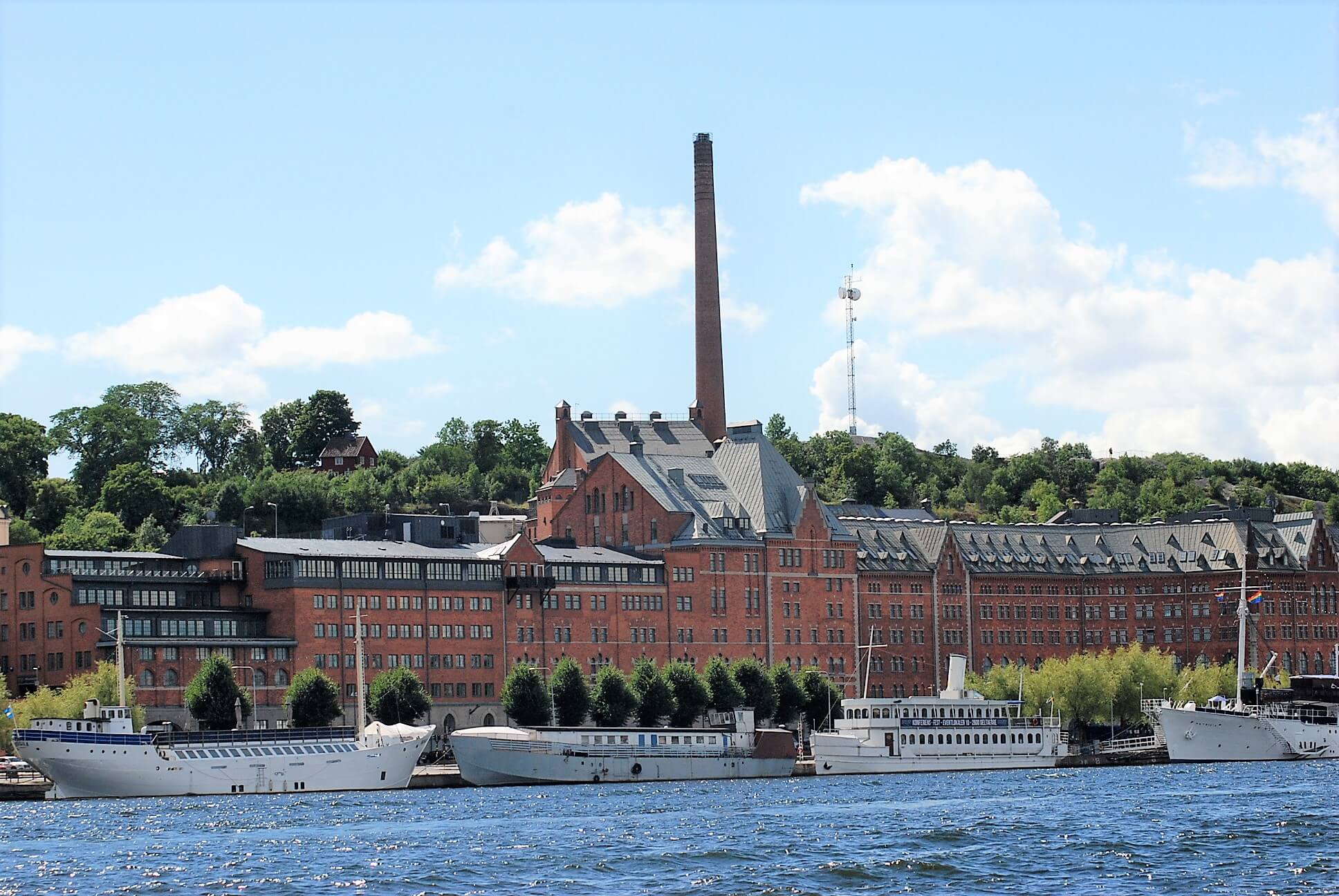 La brasserie de Stockholm vue depuis le bateau