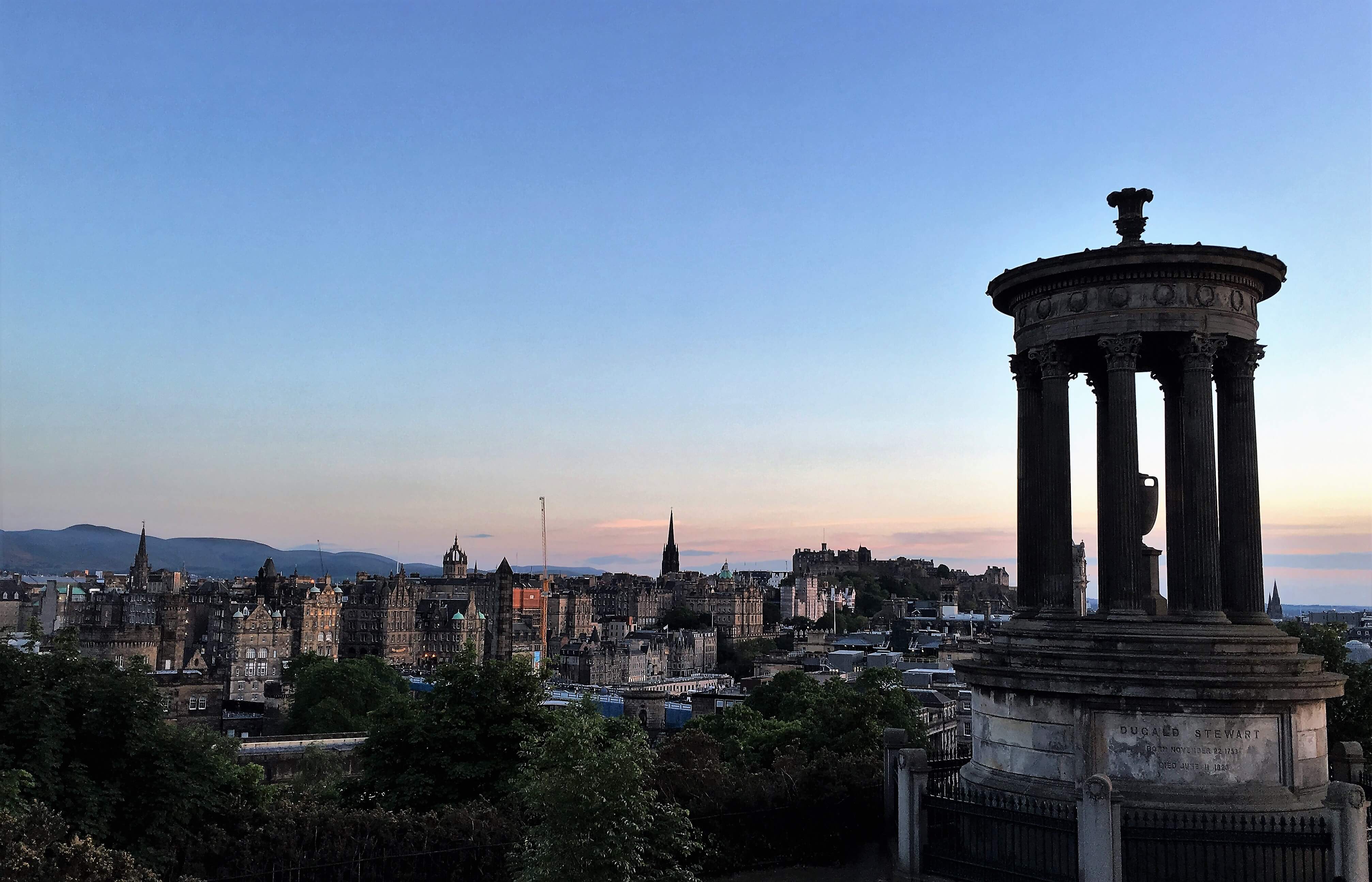 Calton Hill coucher de soleil sur la ville d'Edimbourg