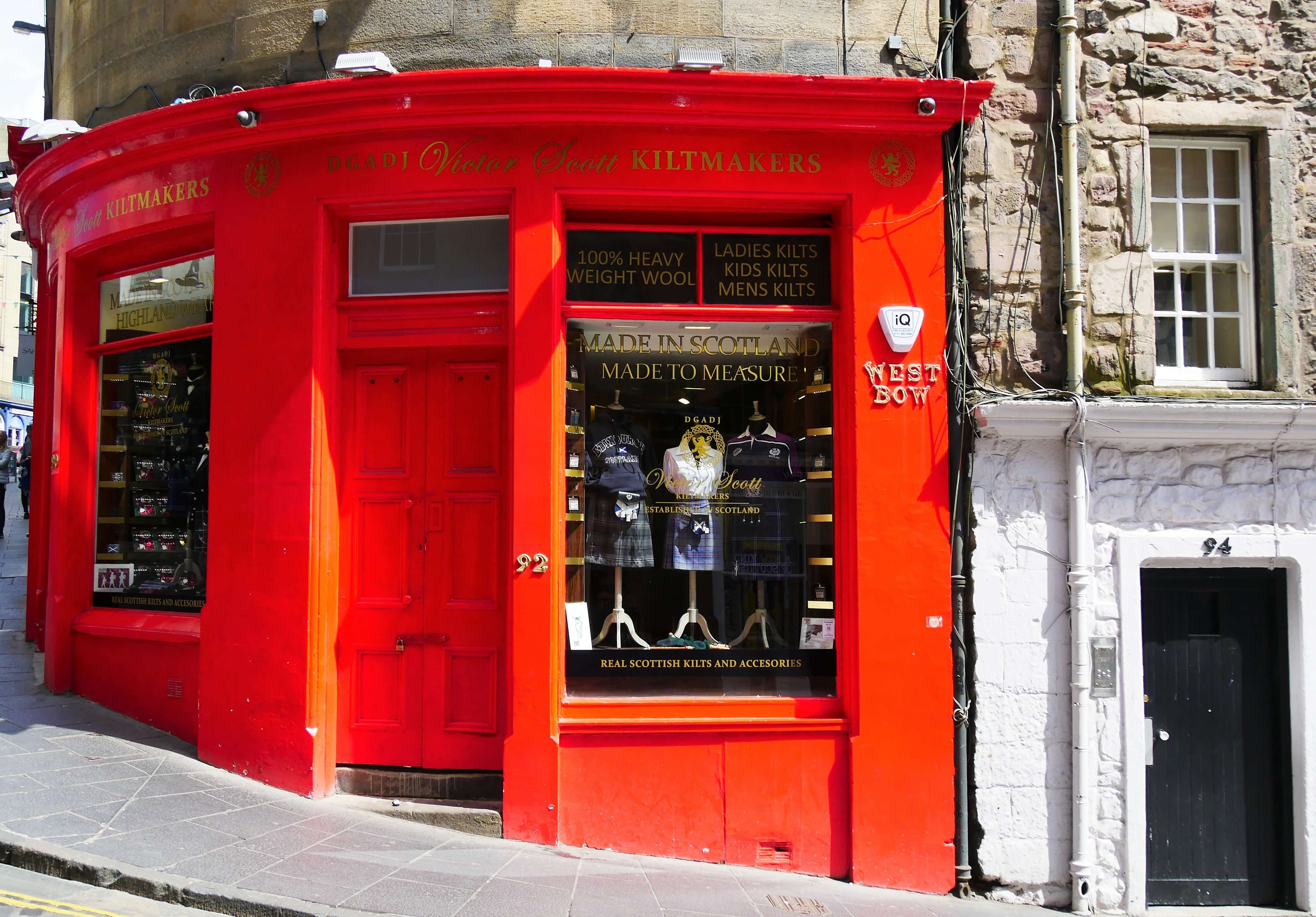 Magasin coloré dans le Royal Mile à Edimbourg