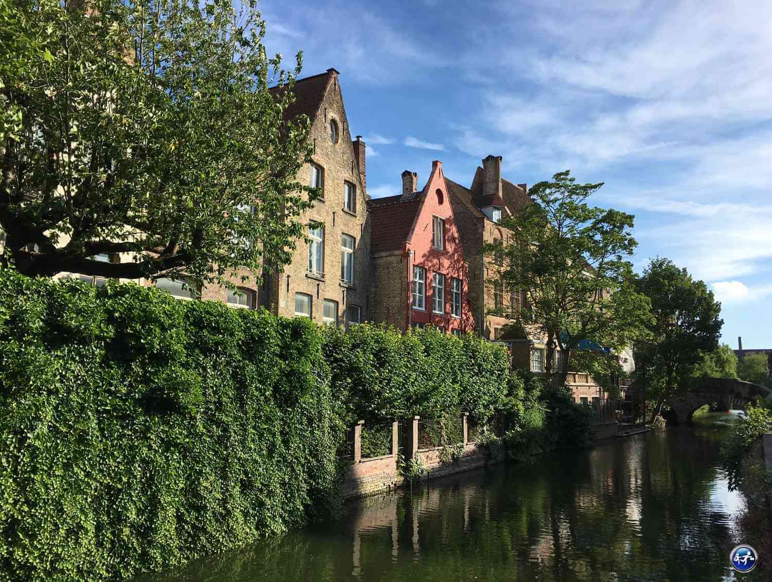 Visiter Bruges en longeant les canaux à pied