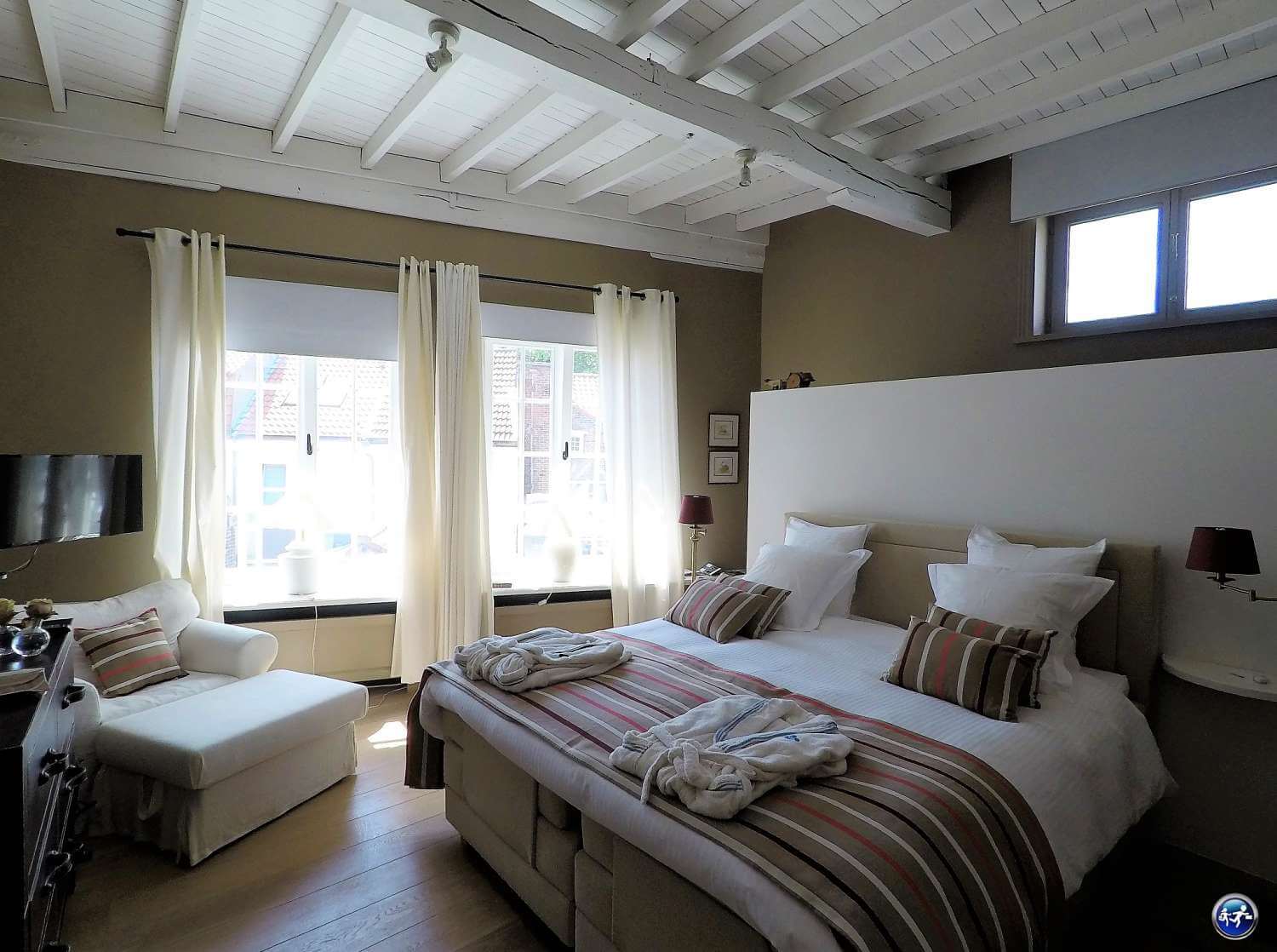 bed and breakfast à Bruges avec une chambre romantique