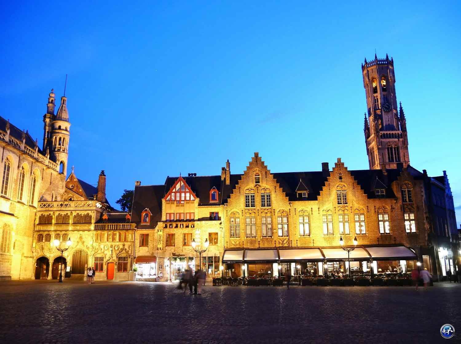 Visiter la Place Burg à Bruges de nuit