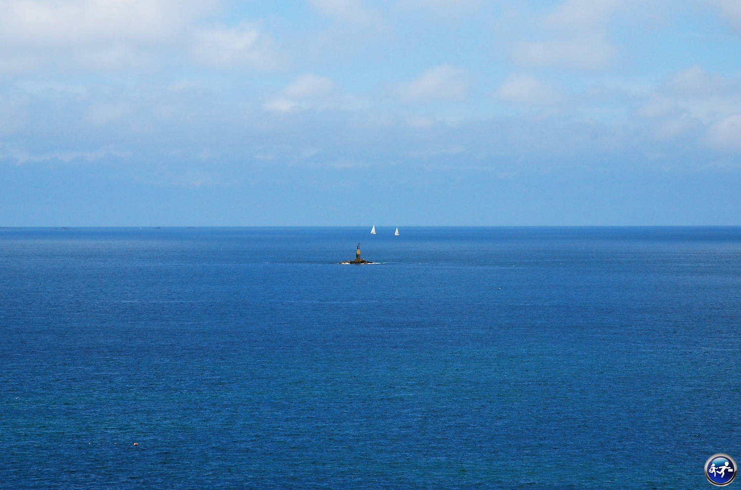 Tour du monde confortable phare dans l'ocean bretagne blog voyage suisse cosy on holidays again