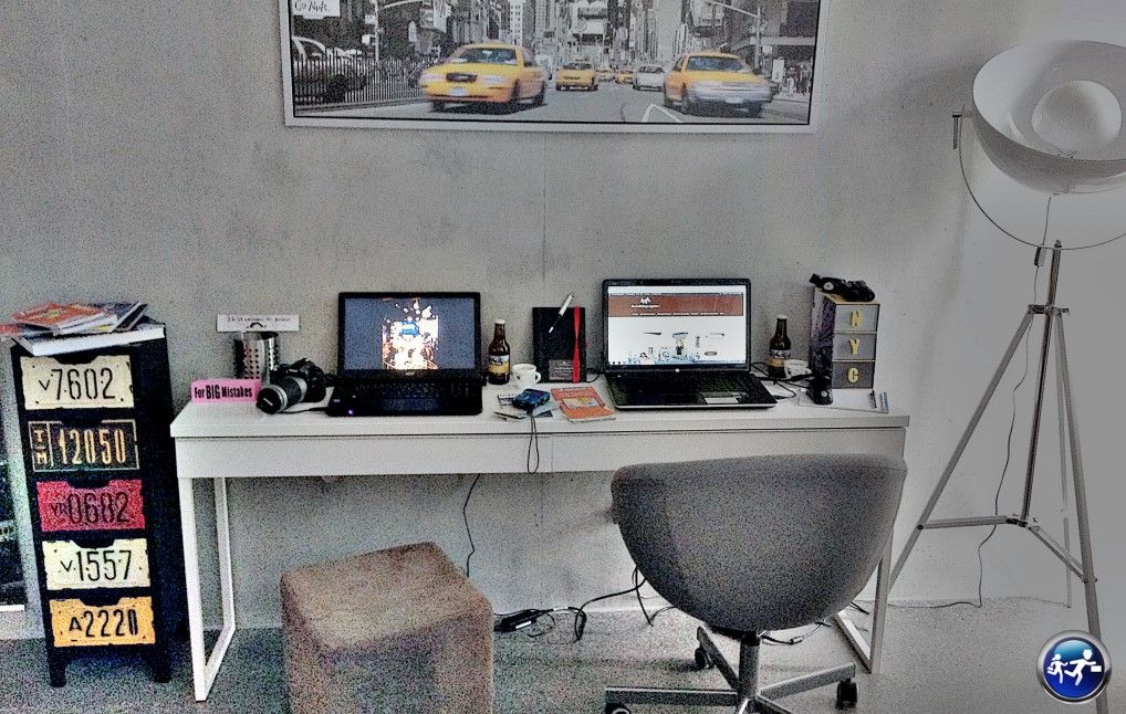 notre bureau pour travailler sur notre blog voyage chic et cosy