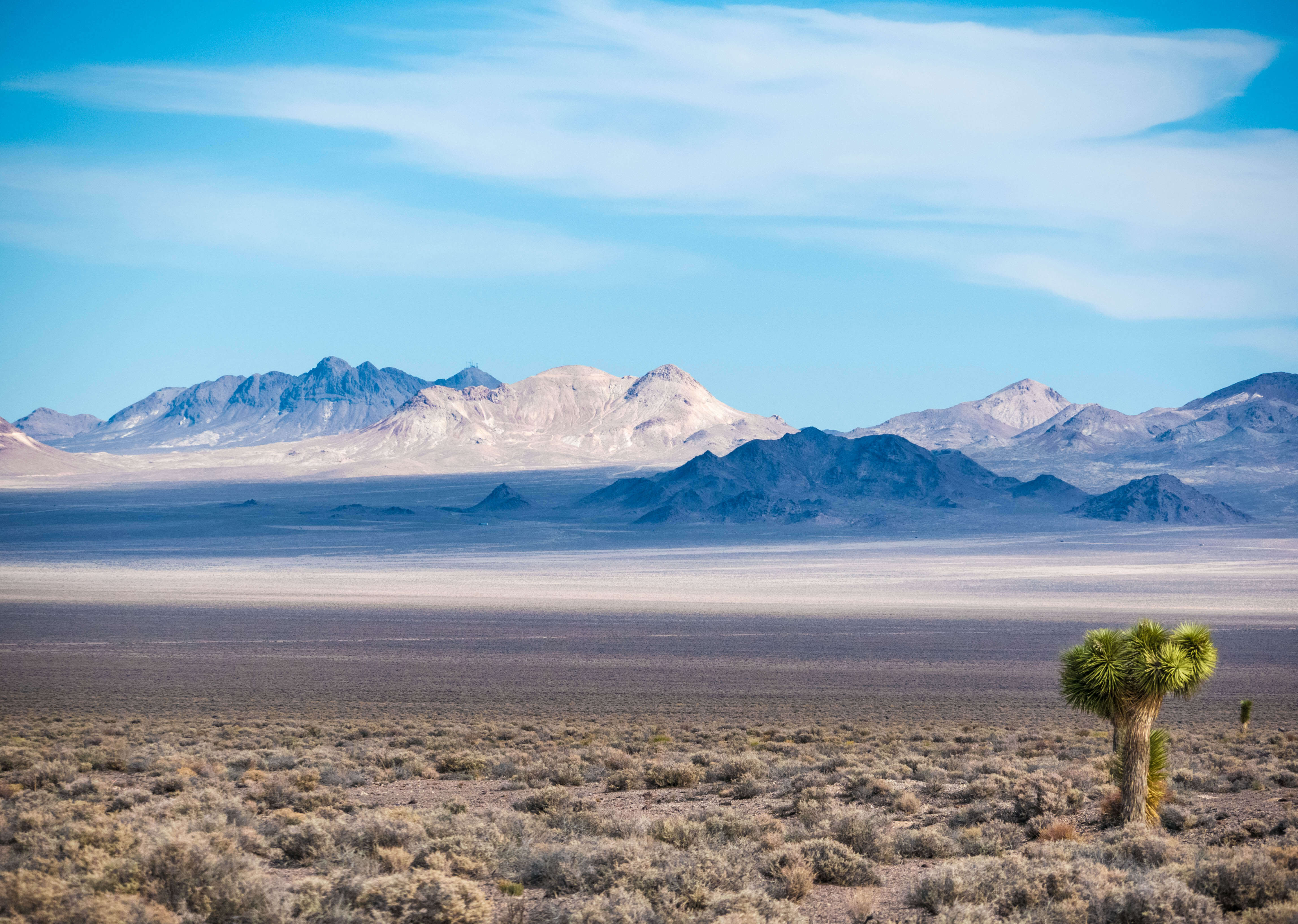 Paysage lunaire et désertique du Nevada lors du road trip dans l'Ouest américain