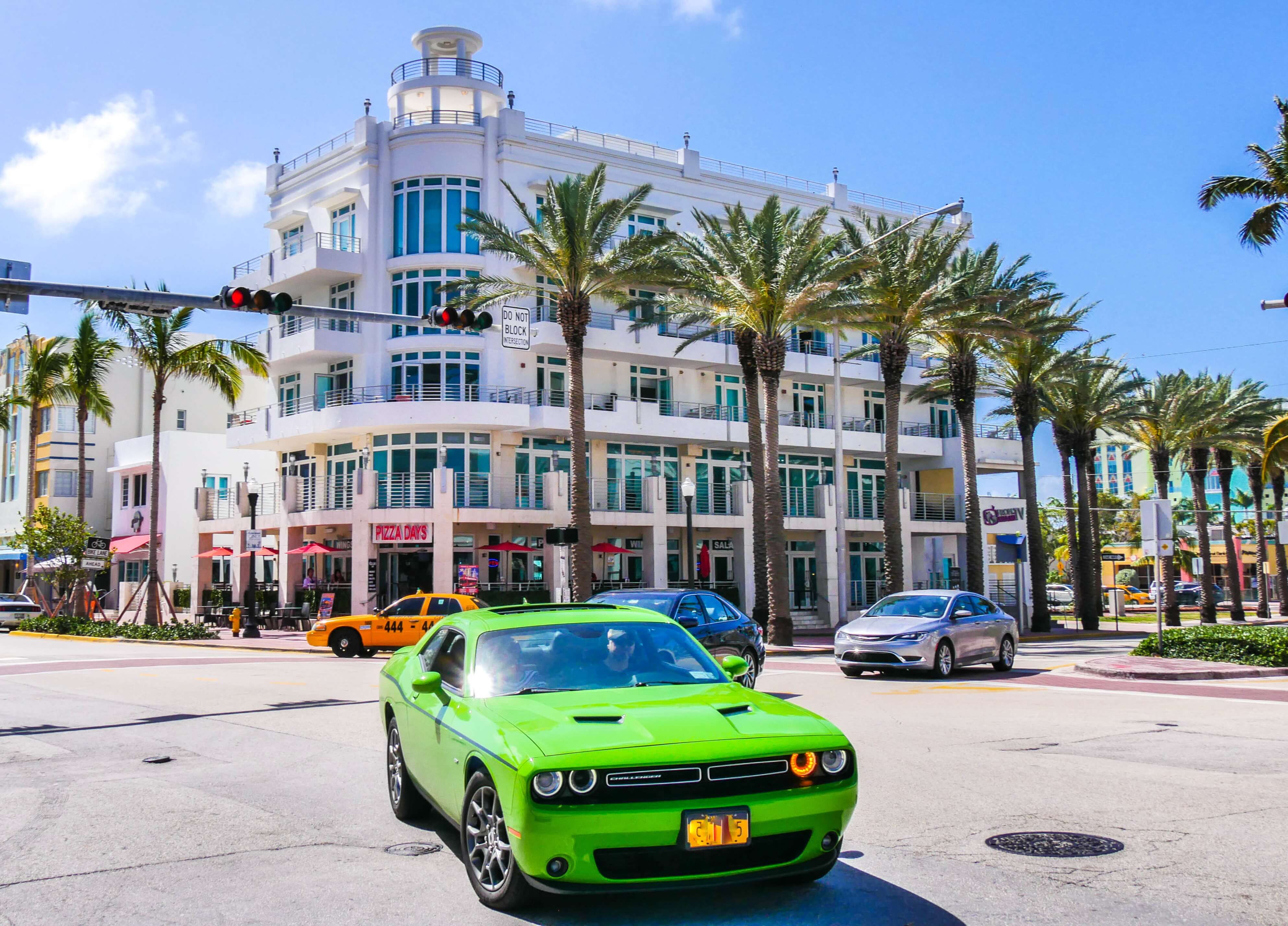 Cliché d'Ocean Drive à Miami Beach