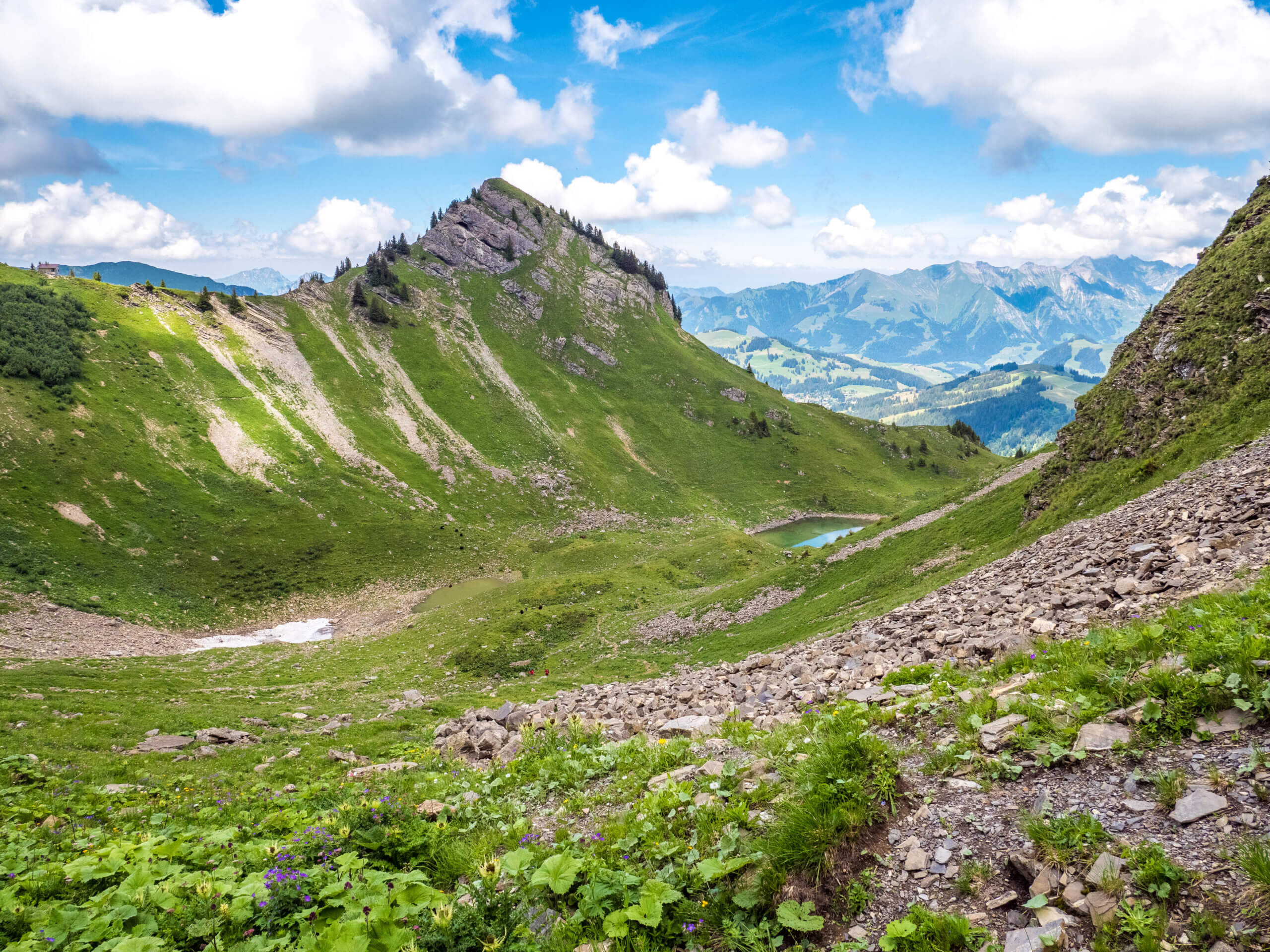 Sentier vers les lacs